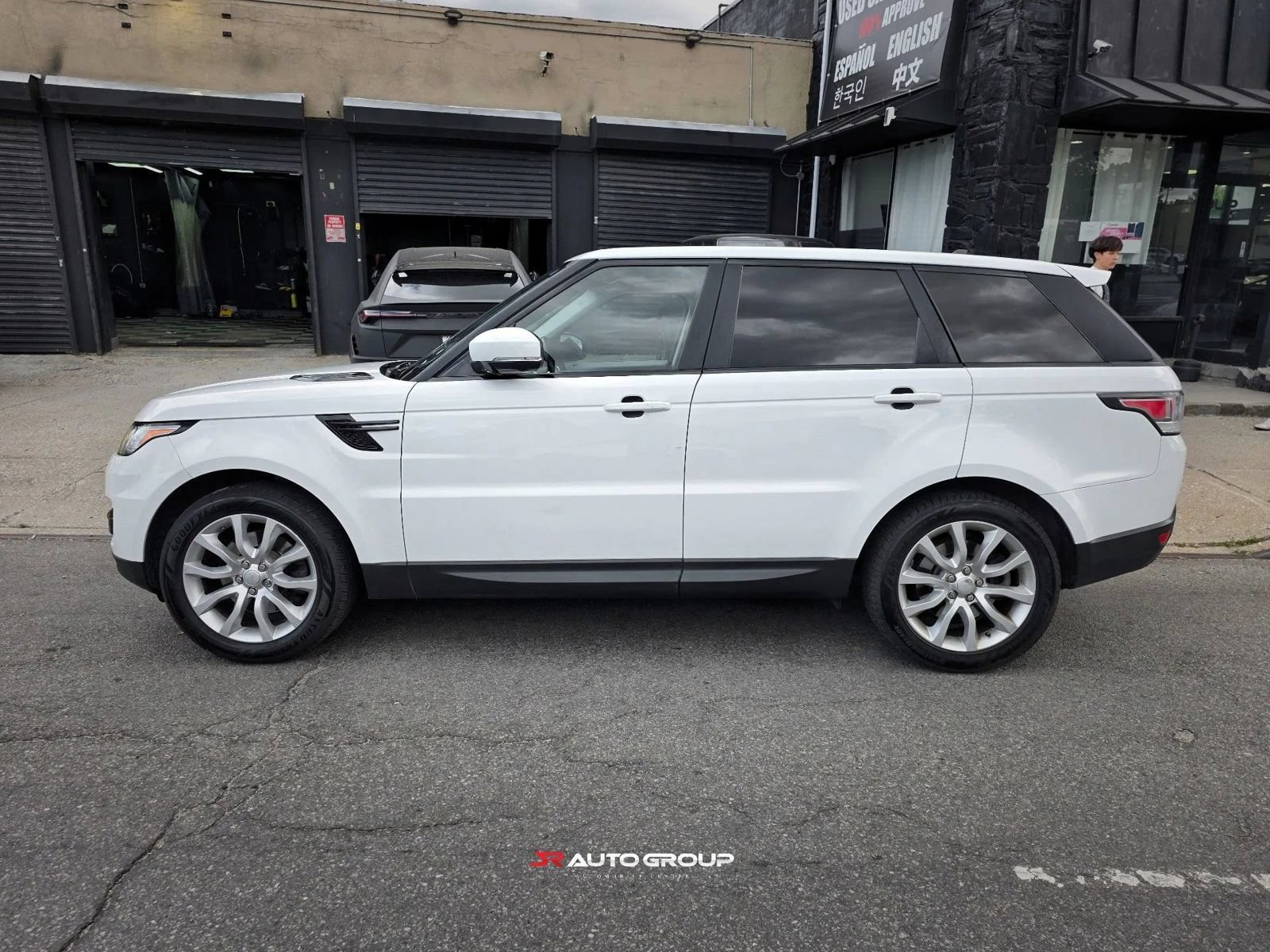 Used 2015 Land Rover Range Rover Sport HSE AWD/4WD image 4