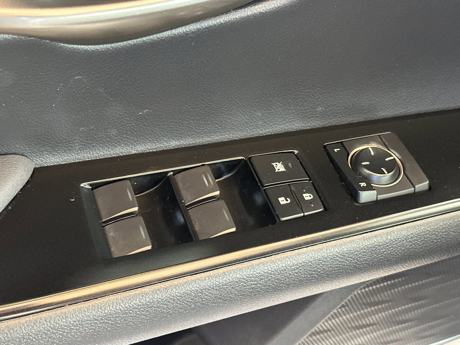 Used 2024 Lexus UX 250h FWD image 12