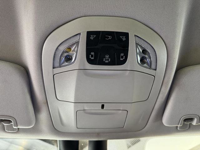 Used 2022 Chrysler Pacifica Touring-L image 31