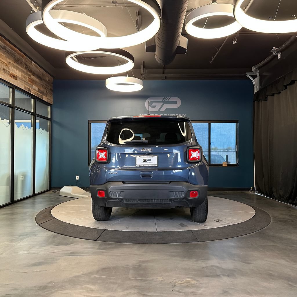 Used 2023 Jeep Renegade Latitude AWD/4WD image 4