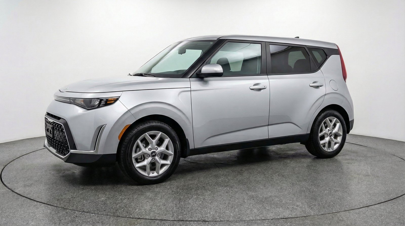 Used 2025 Kia Soul LX w/ LX Technology Package FWD image 3