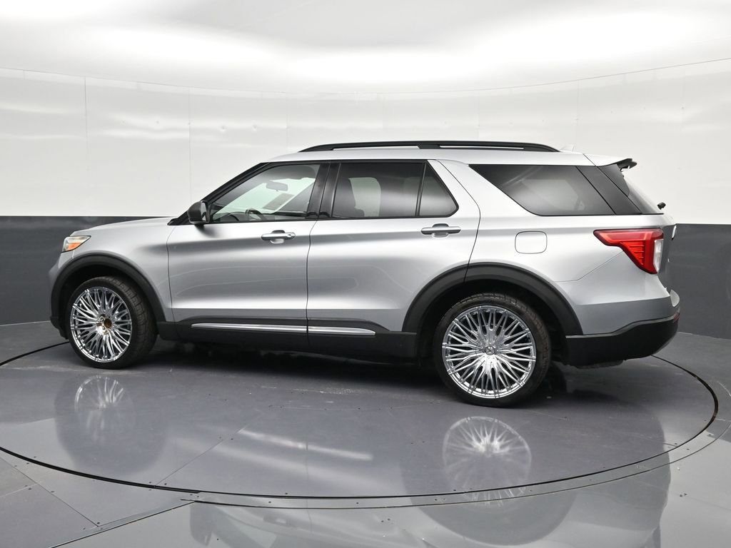 Used 2020 Ford Explorer XLT w/ Equipment Group 202A RWD image 8