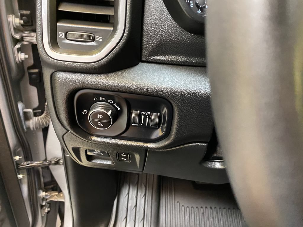 Used 2025 RAM 1500 Laramie AWD/4WD image 35
