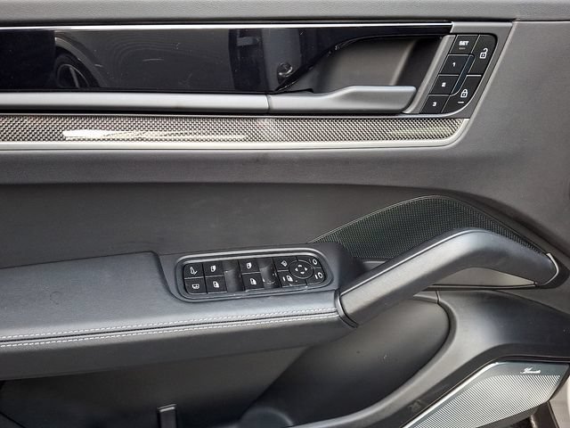 Certified 2025 Porsche Cayenne Turbo AWD/4WD image 16