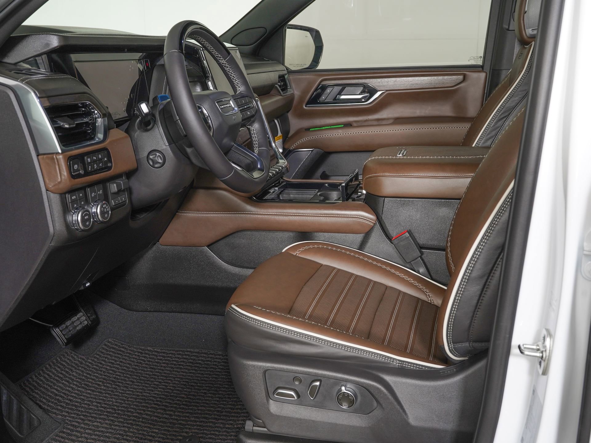 Used 2026 GMC Yukon XL Denali Ultimate AWD/4WD image 17