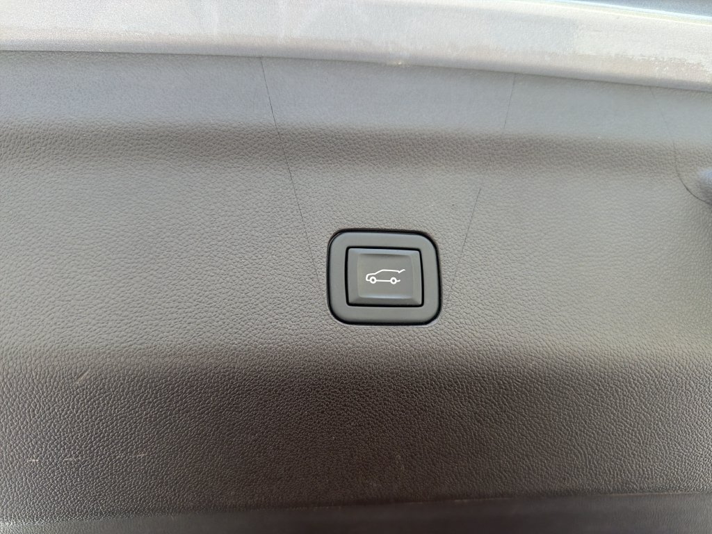 Used 2023 GMC Yukon Denali RWD image 22