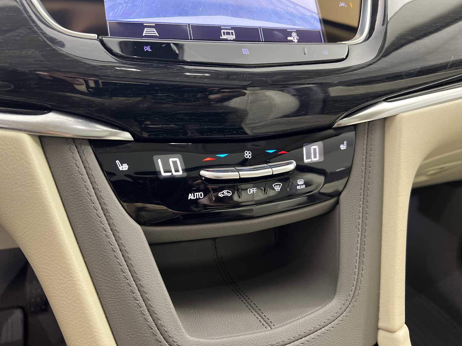 Used 2021 Cadillac XT6 Premium Luxury AWD/4WD image 7