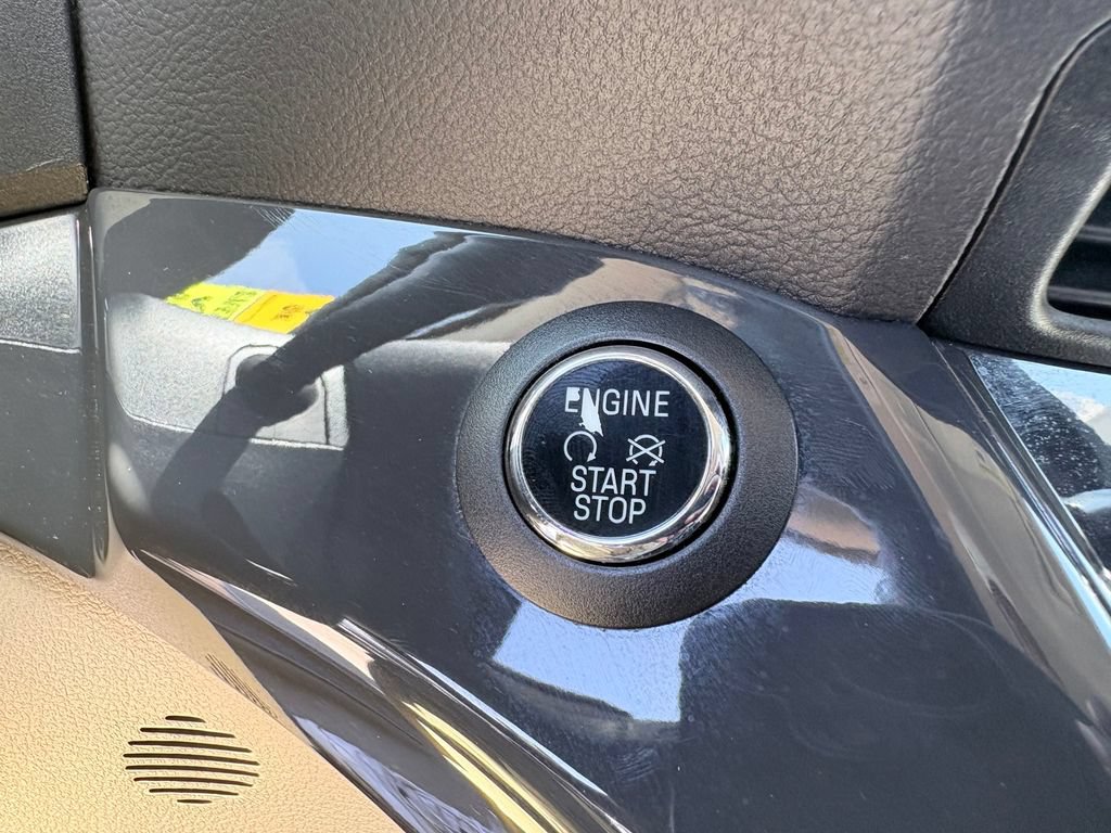Used 2015 Ford Escape Titanium FWD image 17
