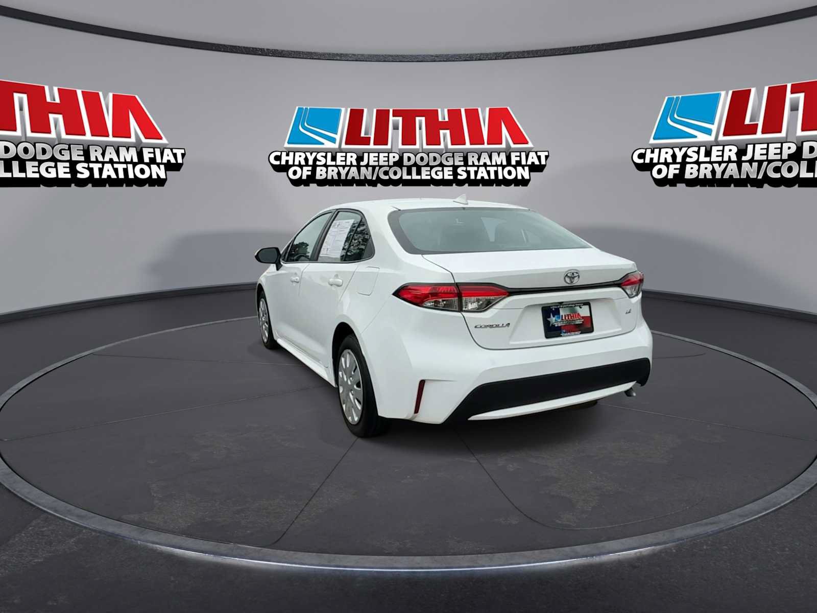 Used 2022 Toyota Corolla LE FWD image 6