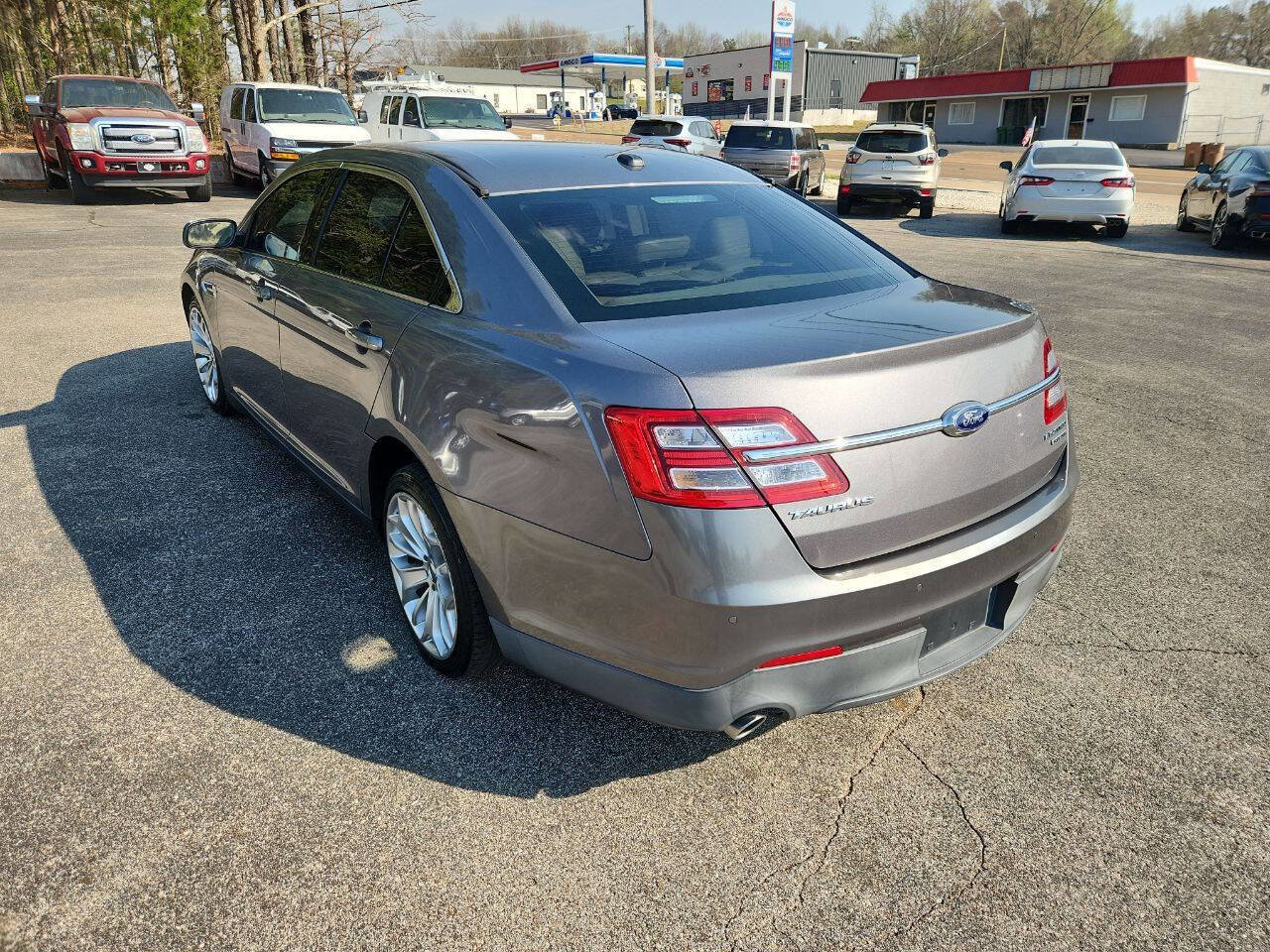 Used 2014 Ford Taurus Limited w/ Equipment Group 301A FWD image 8