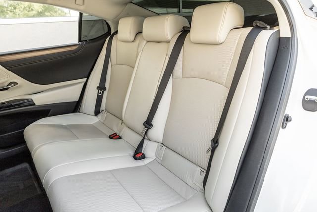 Used 2024 Lexus ES 300h w/ Premium Package FWD image 12