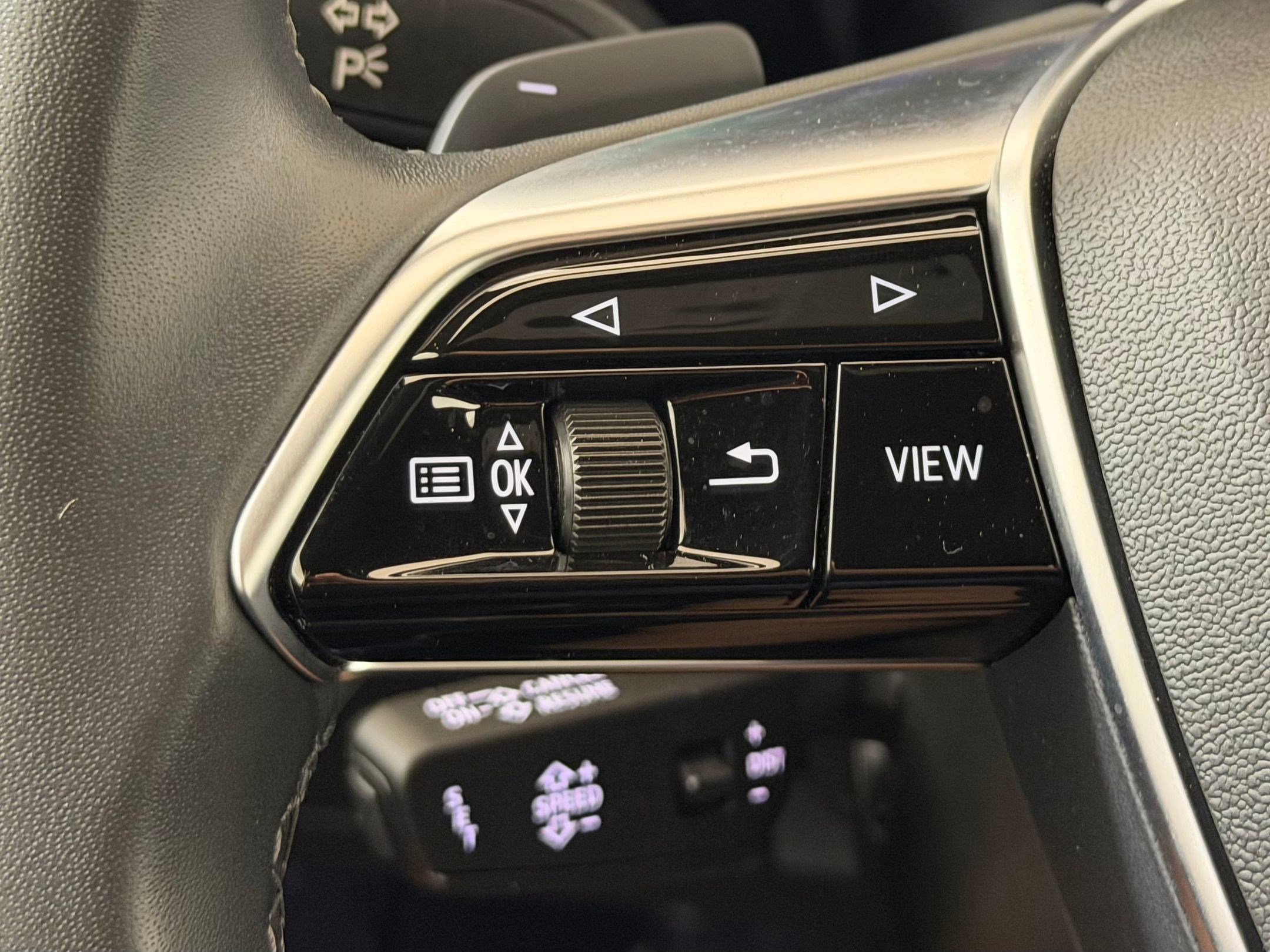 Used 2024 Audi Q8 e-tron Premium Plus w/ Premium Plus Package image 17