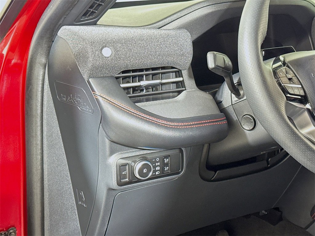 Used 2025 Ford Explorer ST image 8
