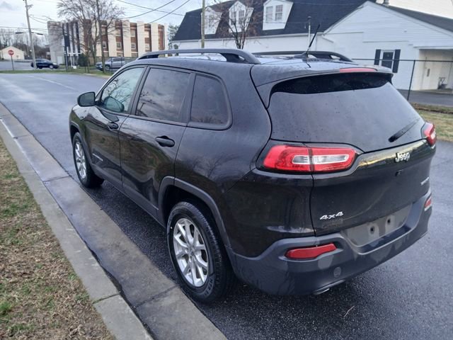 Used 2016 Jeep Cherokee Sport image 14