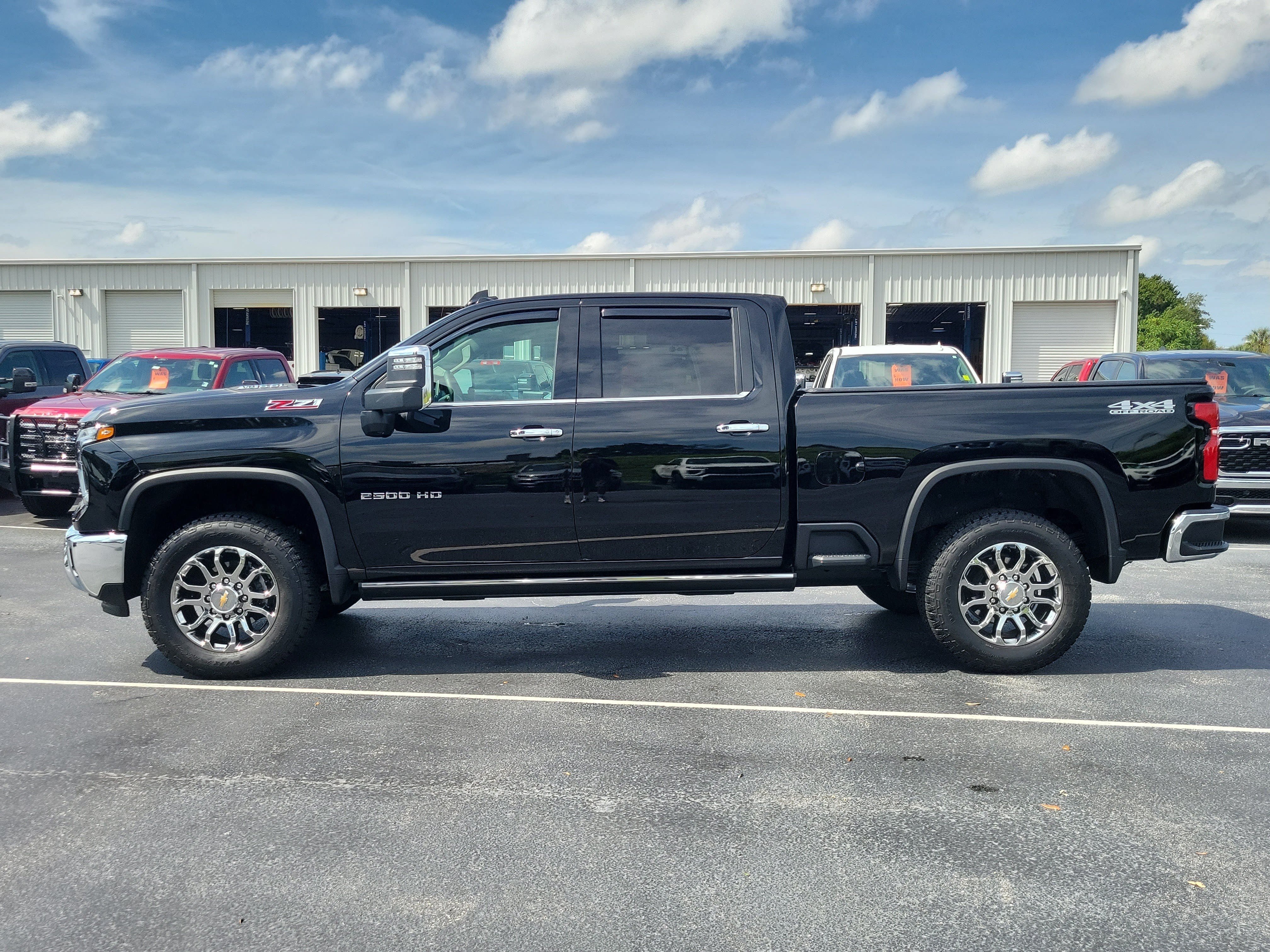 Used 2026 Chevrolet Silverado 2500 LTZ w/ LTZ Premium Package AWD/4WD image 6