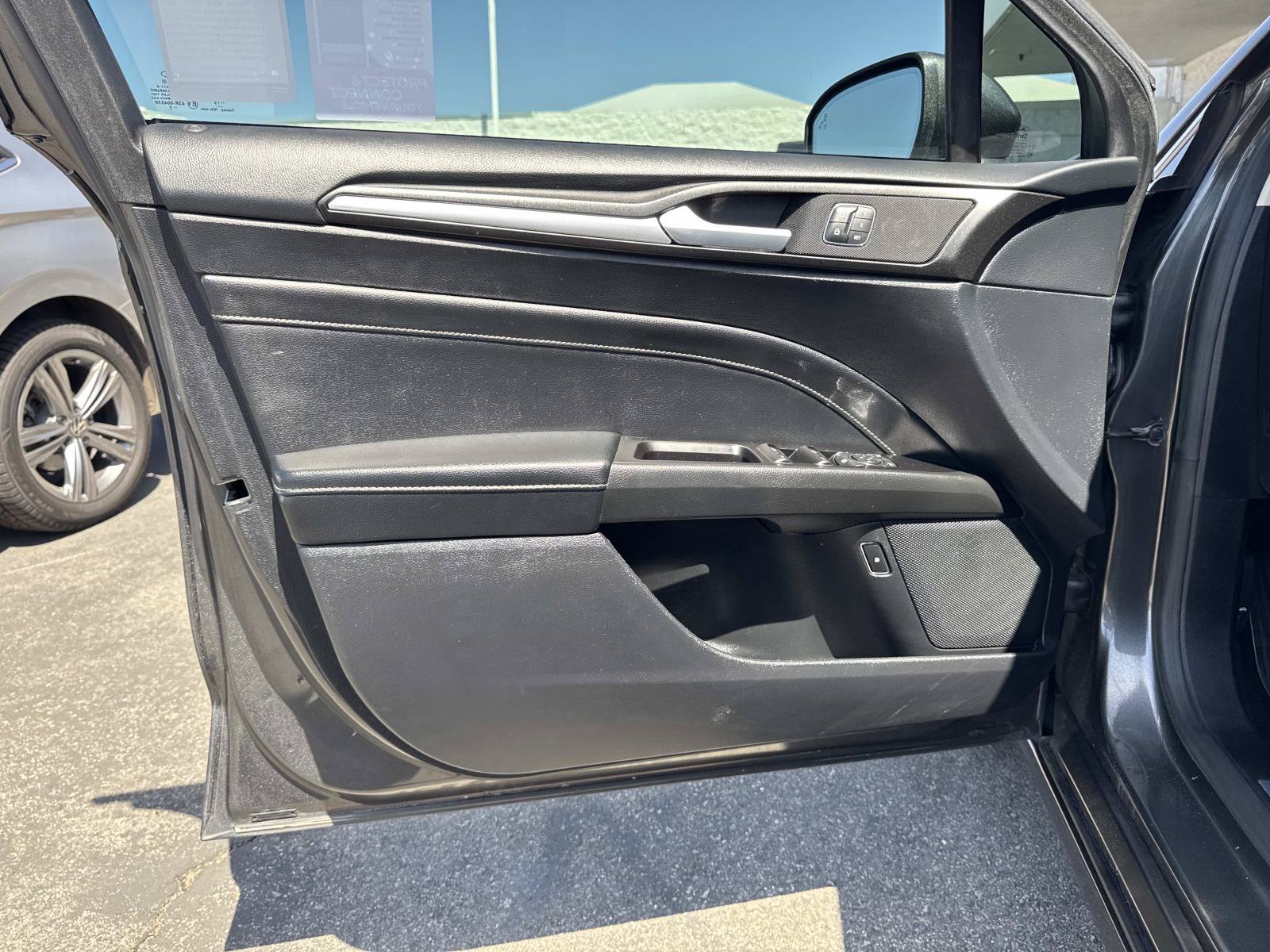 Used 2019 Ford Fusion Energi Titanium FWD image 22
