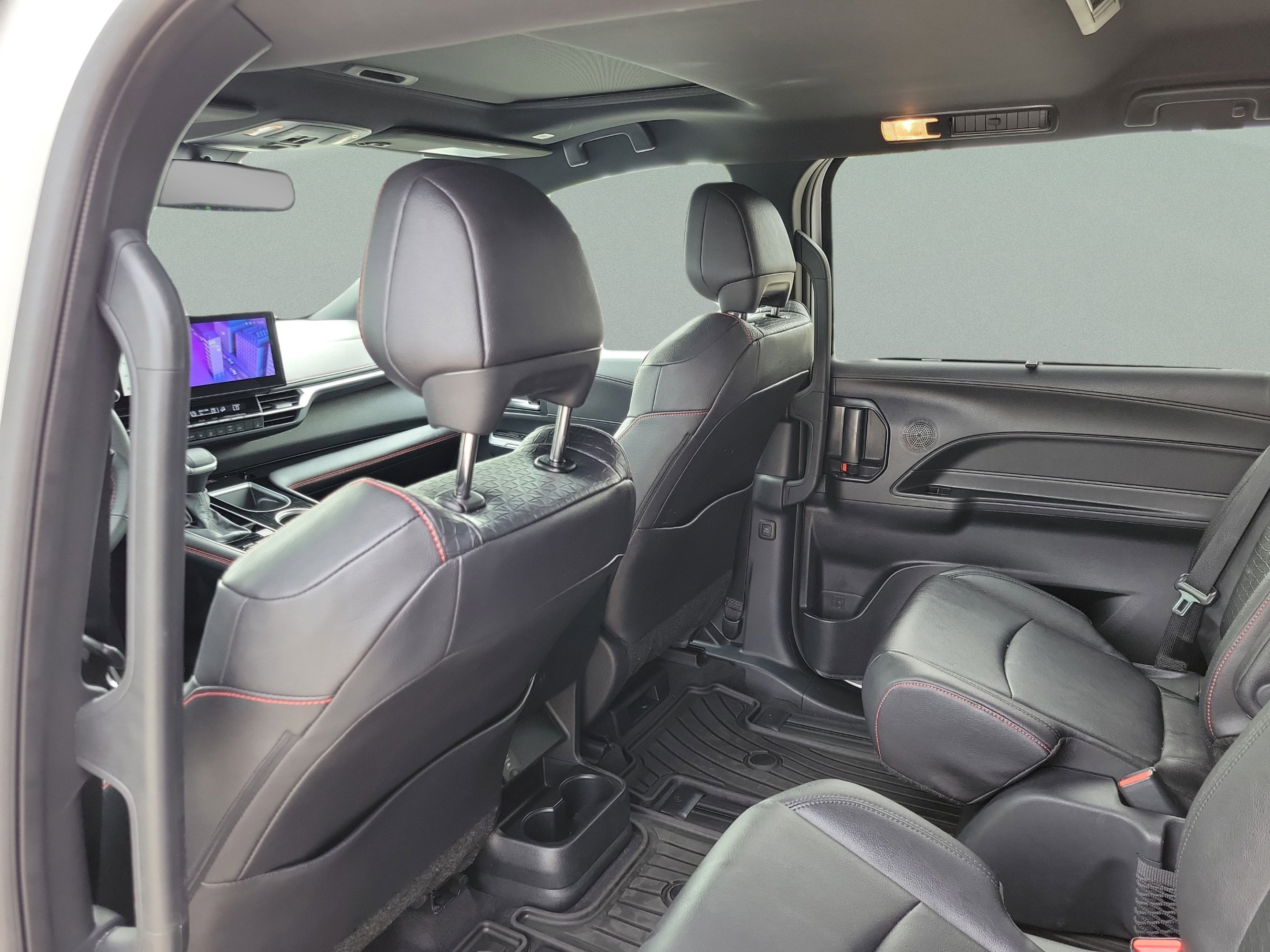 Certified 2025 Toyota Sienna XSE w/ XSE Plus Package AWD/4WD image 23