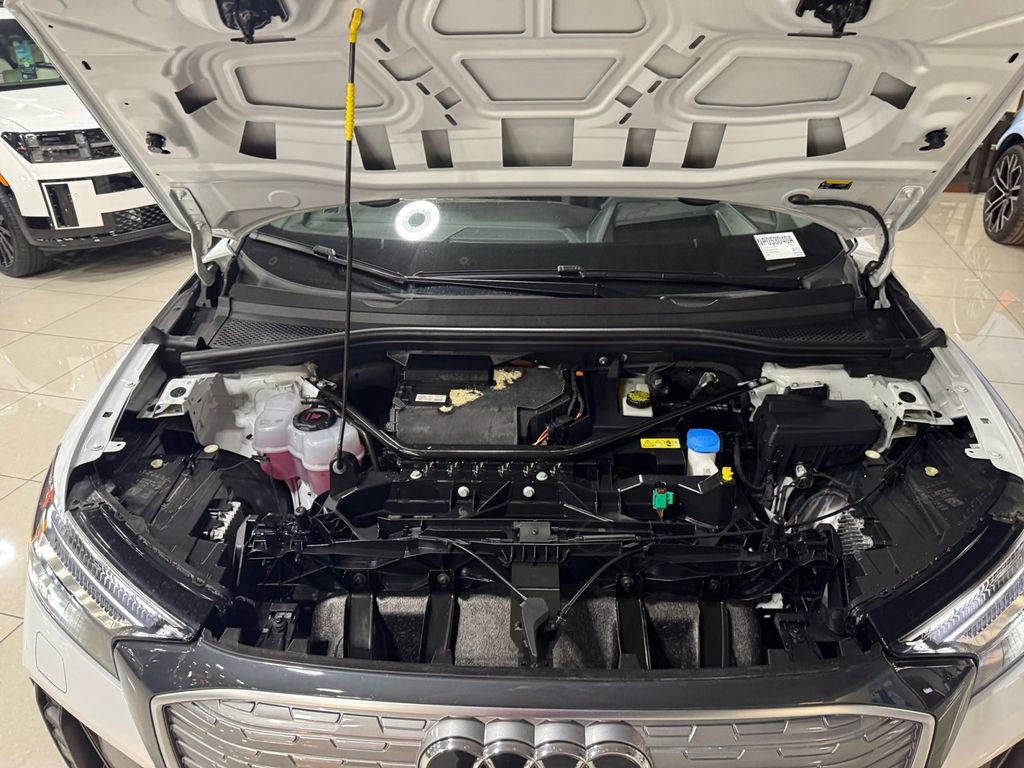 Used 2022 Audi Q4 e-tron Prestige image 31