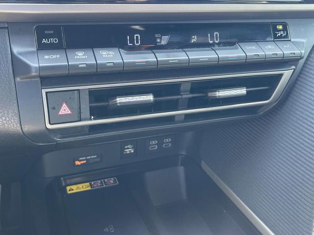 Used 2025 Toyota Camry SE image 28