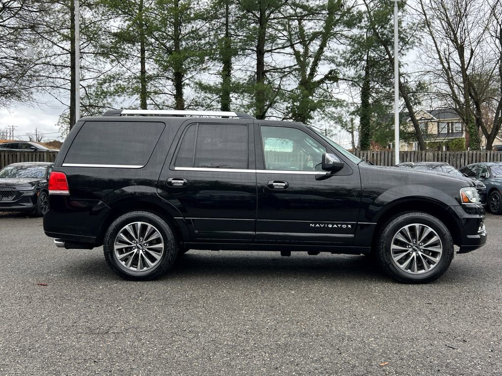 Used 2016 Lincoln Navigator Select image 8