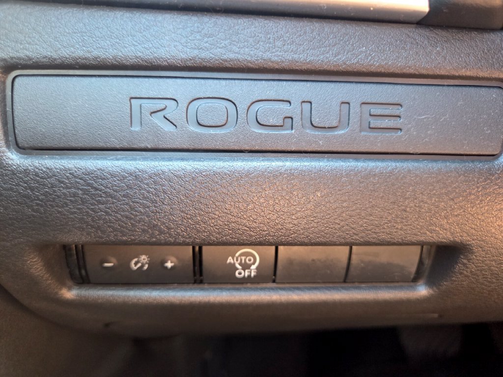 Used 2026 Nissan Rogue S FWD image 12