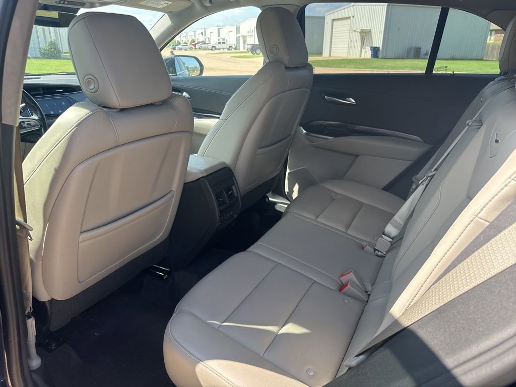 Used 2021 Cadillac XT4 Luxury w/ Cold Weather Package FWD image 10