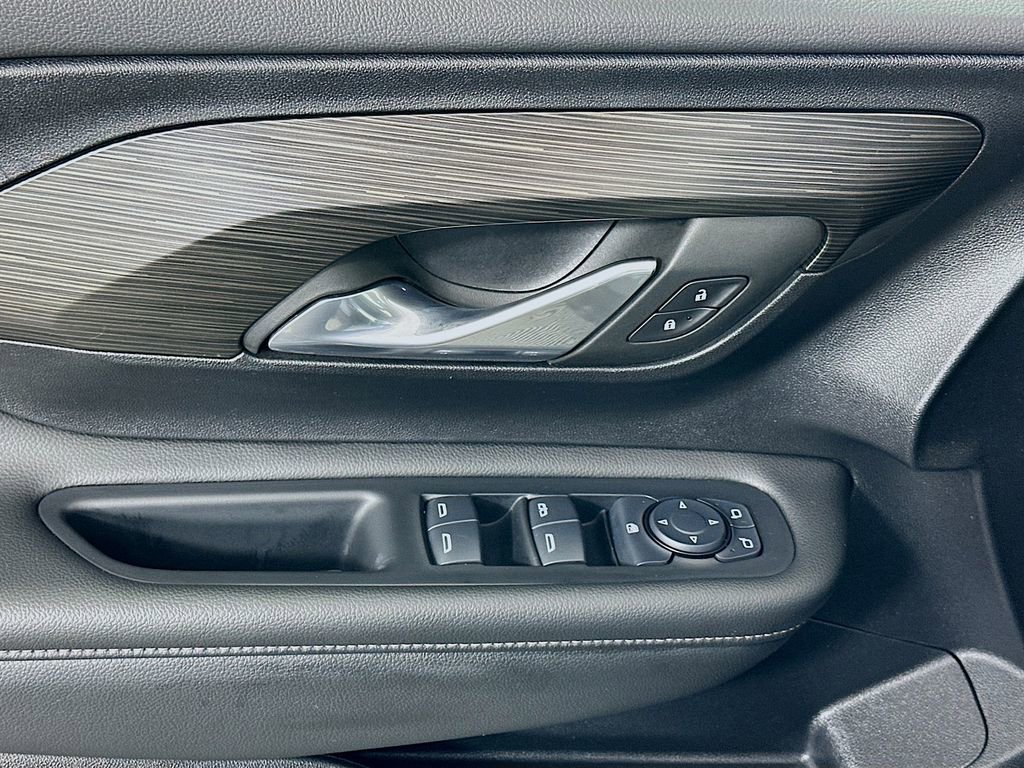 Used 2024 GMC Terrain SLE image 17