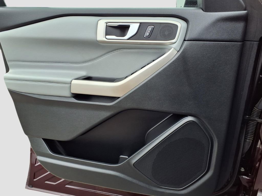 Used 2022 Ford Explorer XLT w/ Equipment Group 202A image 28