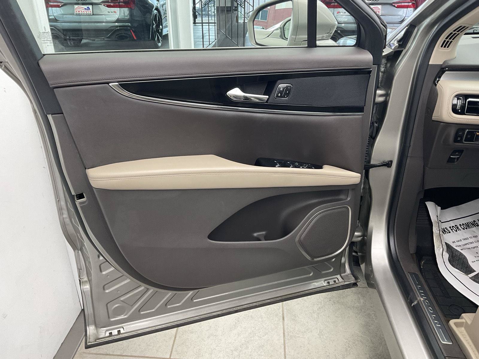 Used 2023 Lincoln Nautilus AWD w/ Premium Package image 9