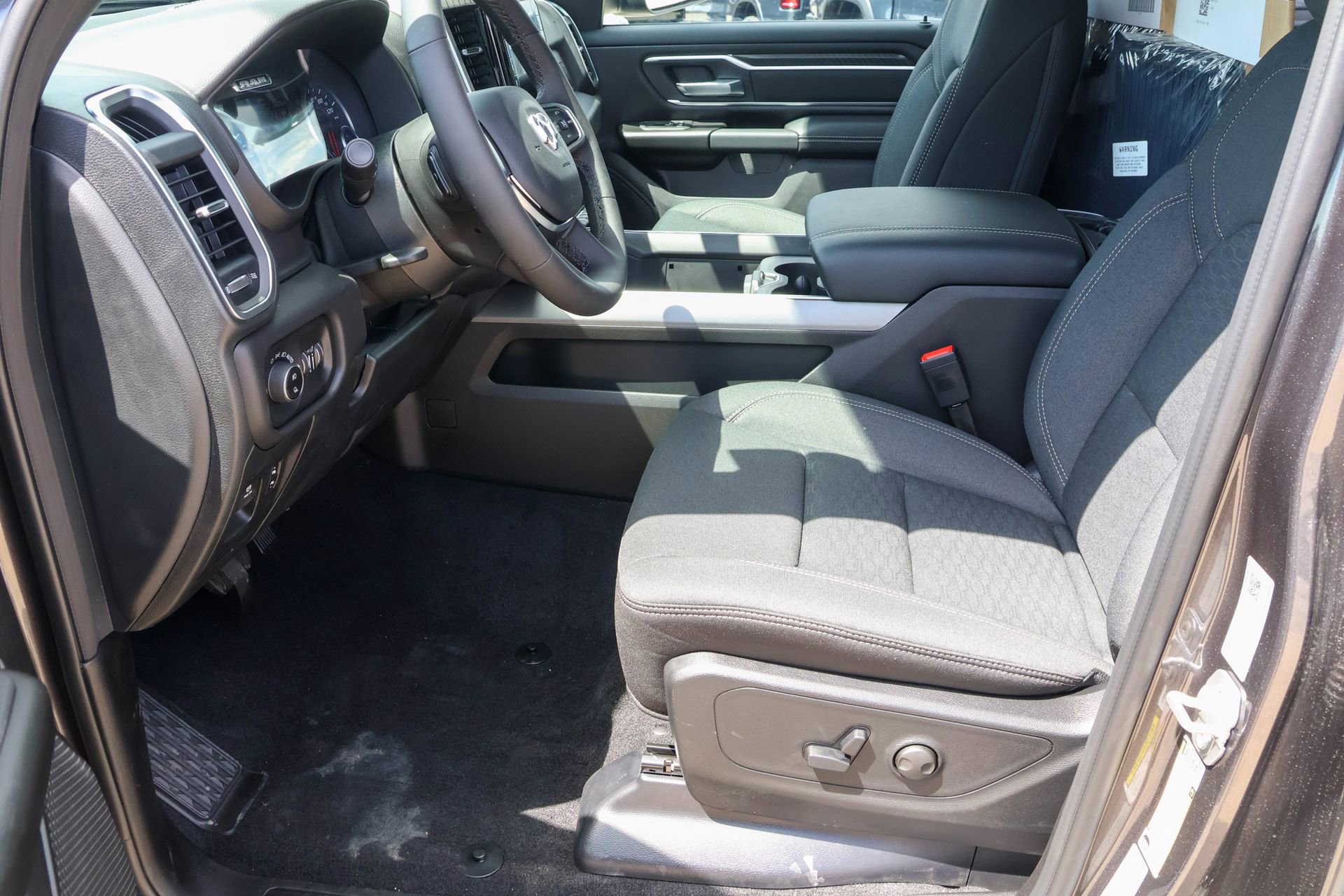 New 2026 RAM 1500 4x4 Crew Cab image 4