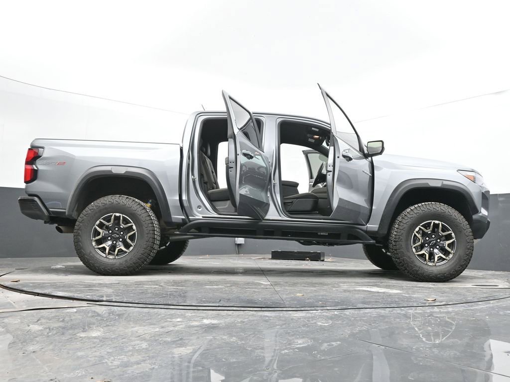 Used 2024 Chevrolet Colorado ZR2 w/ ZR2 Convenience Package III image 75