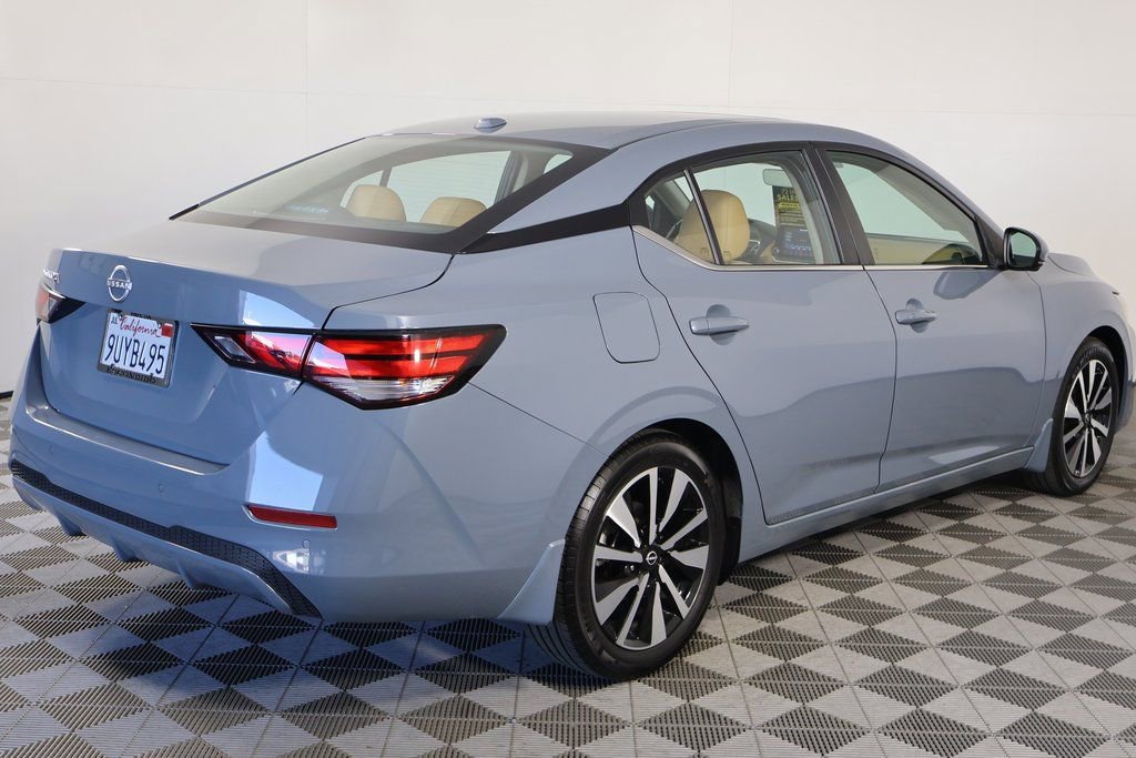 Used 2025 Nissan Sentra SV w/ SV Premium Package image 4