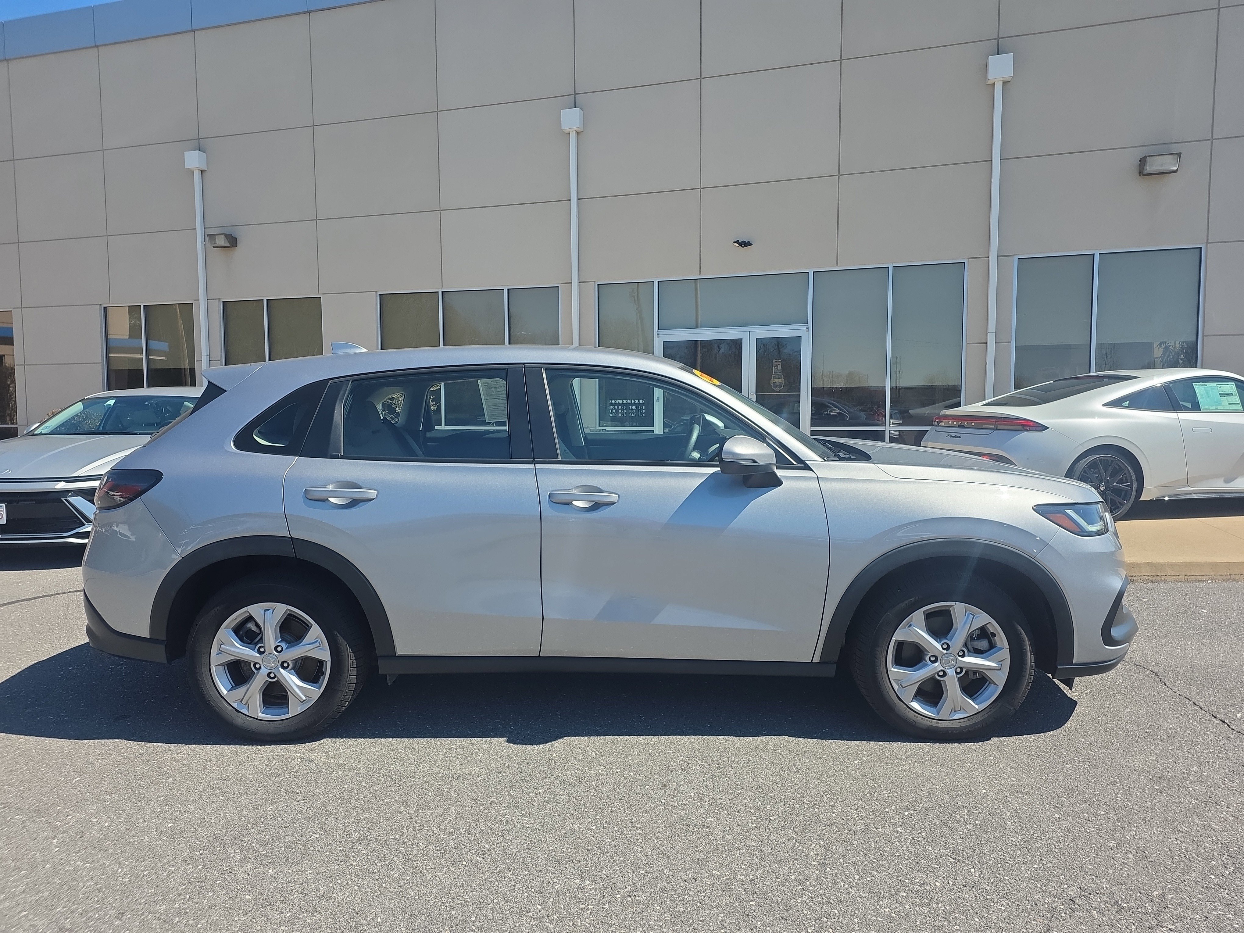 Used 2023 Honda HR-V LX image 4