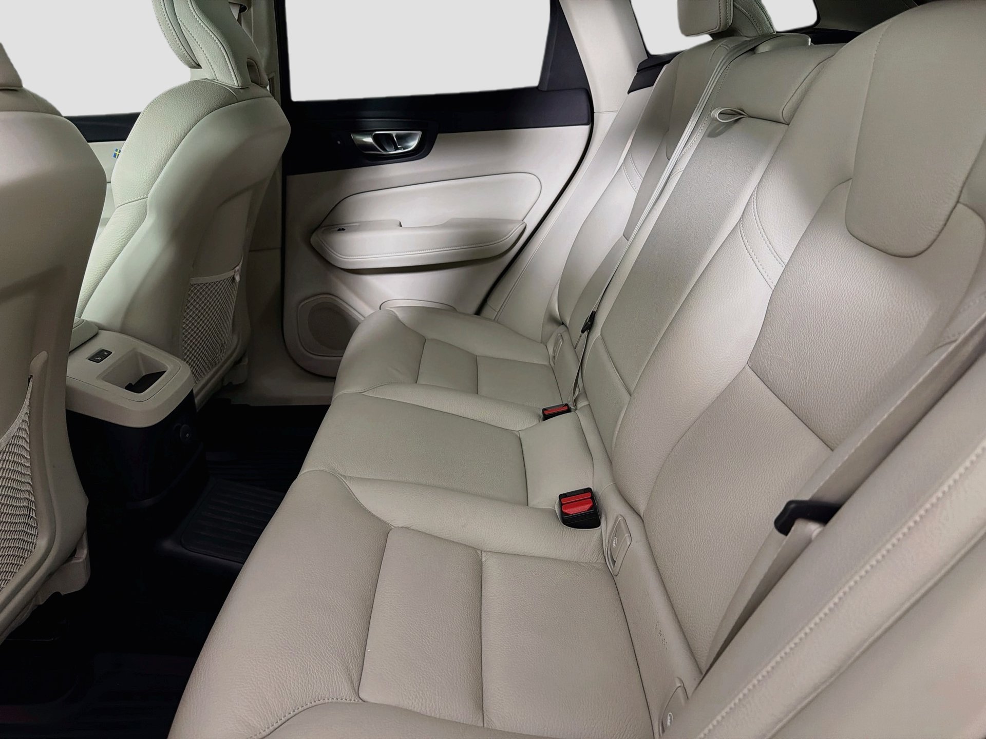 Certified 2024 Volvo XC60 T8 Plus w/ Protection Package Premier AWD/4WD image 24