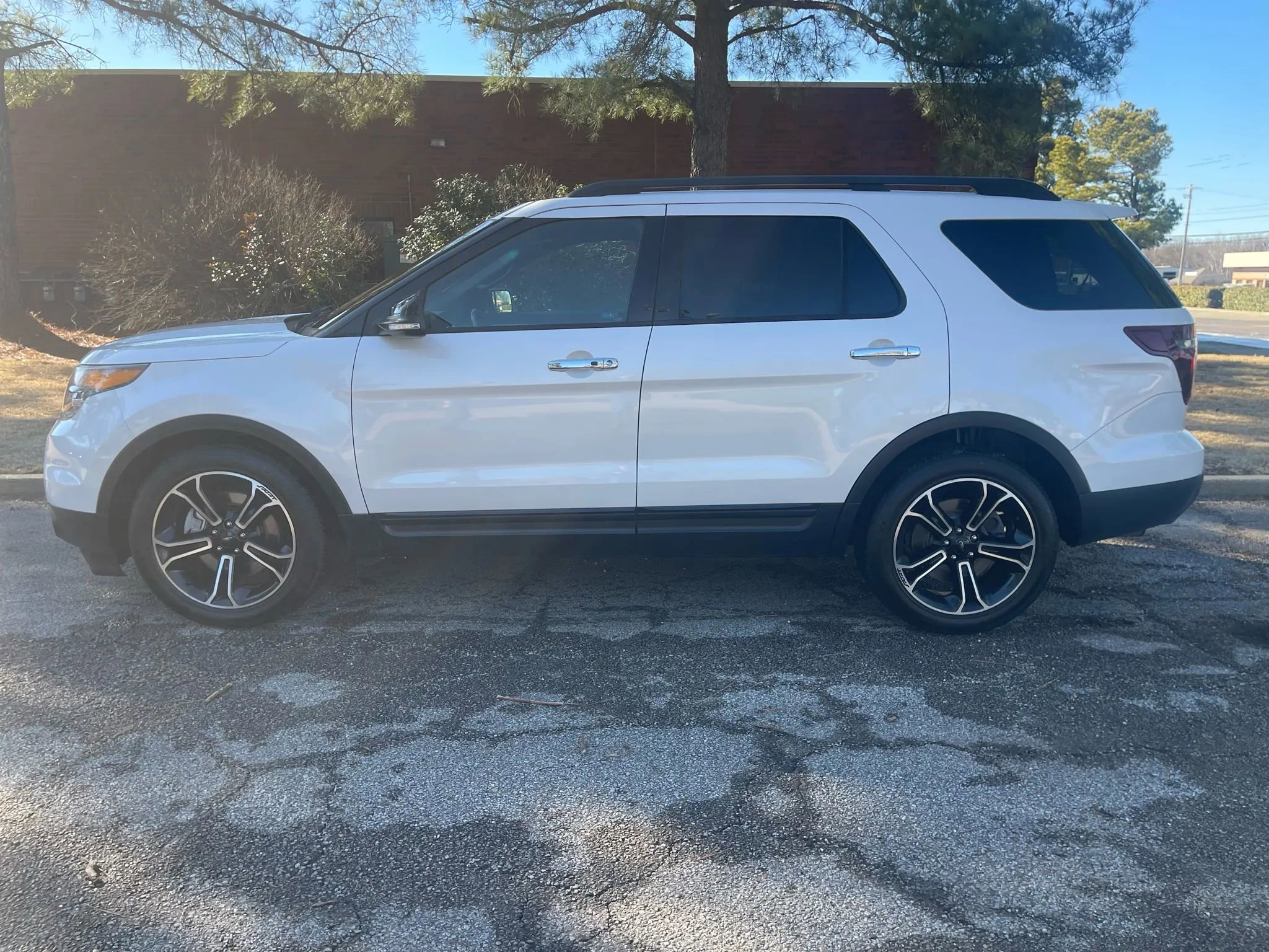 Used 2014 Ford Explorer Sport w/ Equipment Group 401A image 2