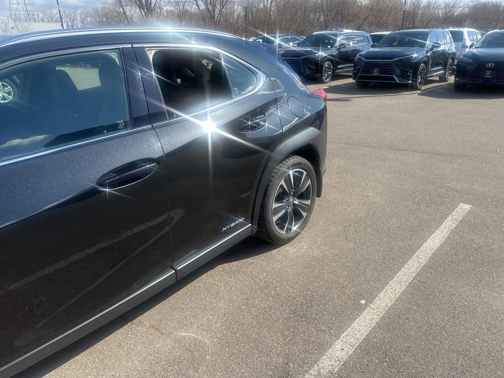 Used 2021 Lexus UX 250h w/ Premium Package image 5