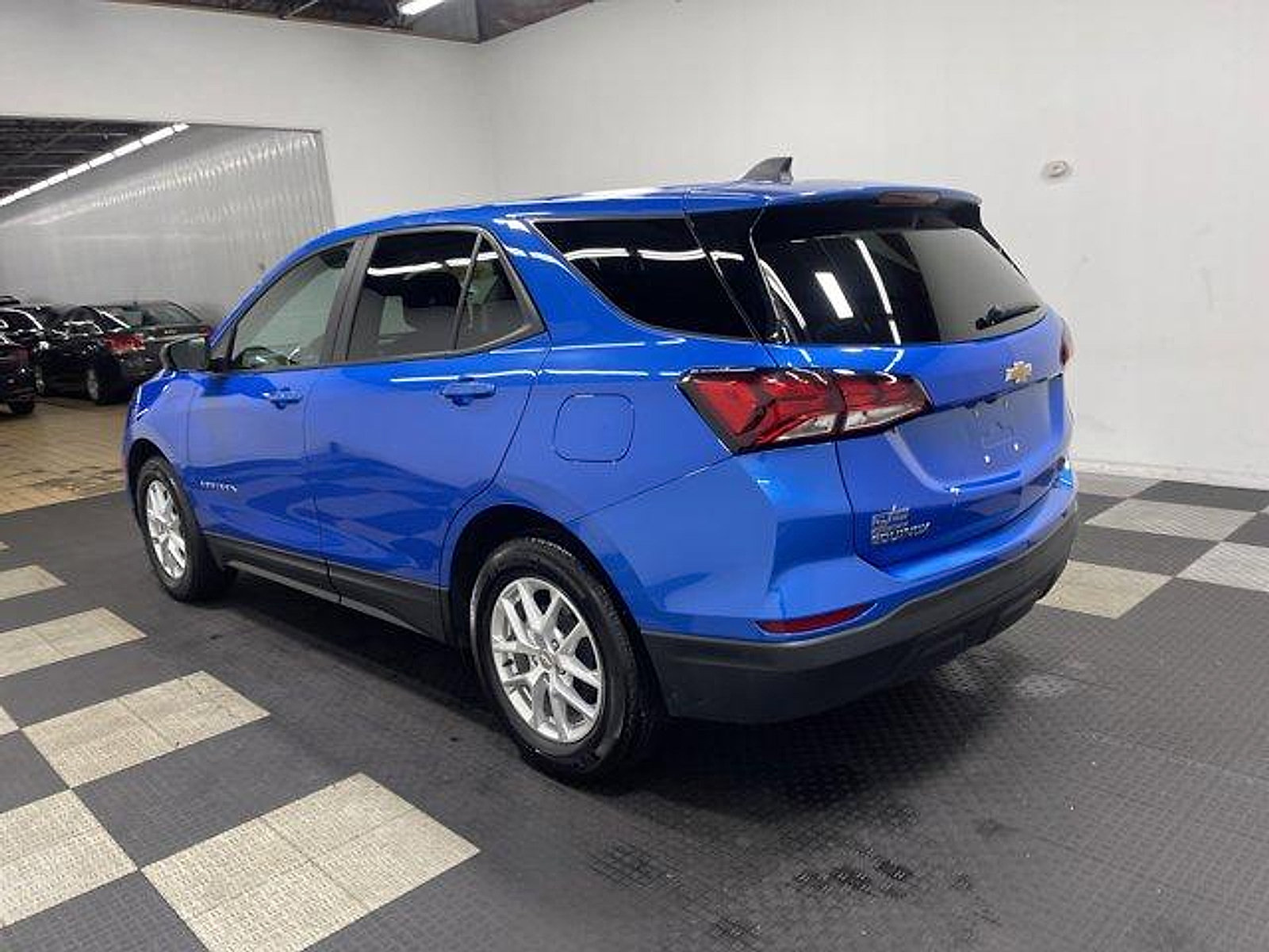 Used 2024 Chevrolet Equinox LS w/ LS Convenience Package FWD image 2