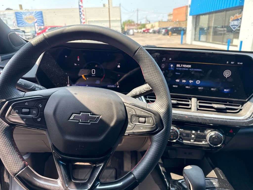 Used 2025 Chevrolet Trax RS FWD image 20