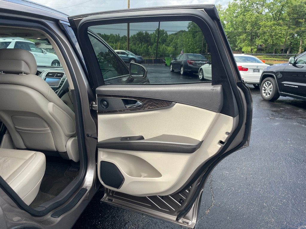 Used 2019 Lincoln Nautilus Reserve FWD image 20