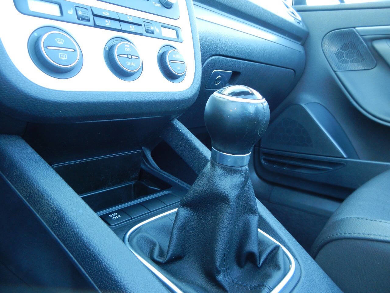 Used 2008 Volkswagen Eos image 2