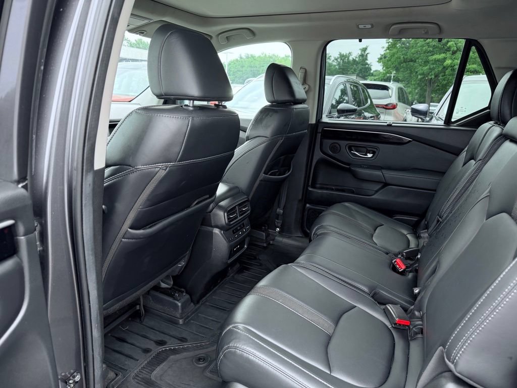 Used 2025 Honda Pilot Touring image 24