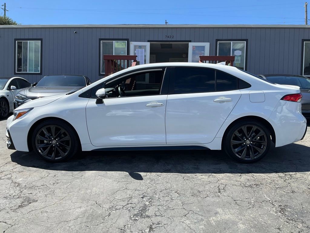 Used 2024 Toyota Corolla SE FWD image 5