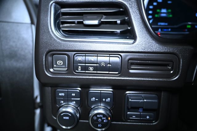 Used 2023 GMC Yukon XL SLT w/ SLT Luxury Package image 43