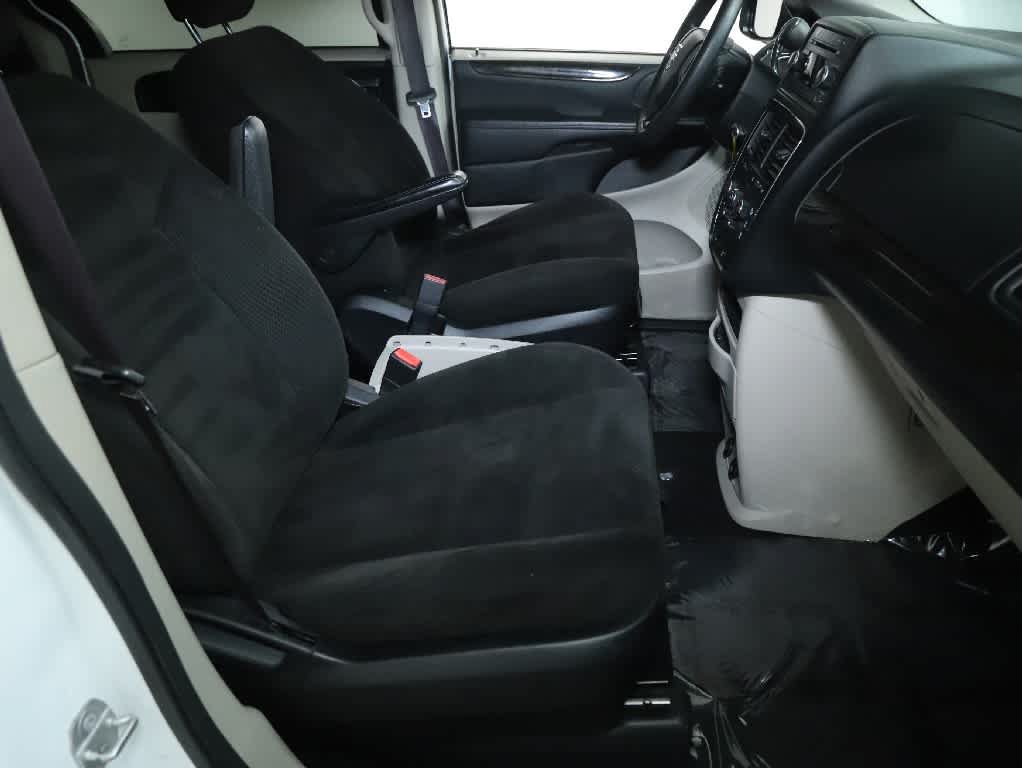 Used 2016 Dodge Grand Caravan SE w/ Quick Order Package 29E SE FWD image 32