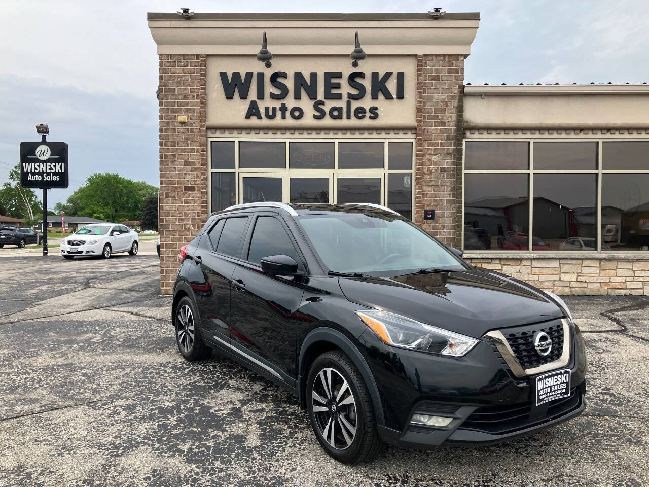 Used 2020 Nissan Kicks SR w/ SR Premium Package FWD image 1