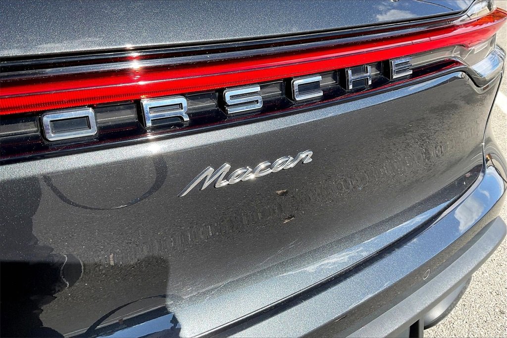 Used 2022 Porsche Macan Base image 24