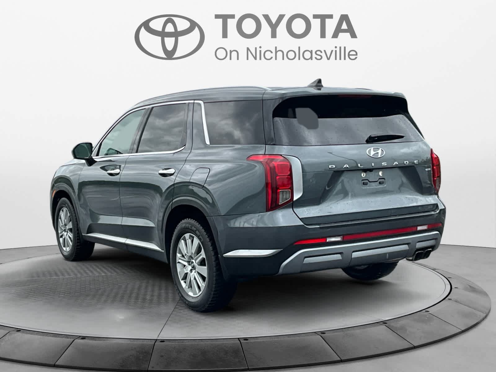 Used 2023 Hyundai Palisade SEL AWD/4WD image 3