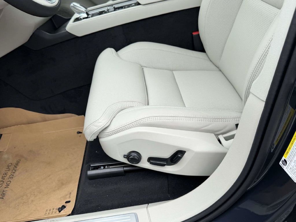 New 2026 Volvo XC90 B6 Ultra w/ Protection Package AWD/4WD image 16