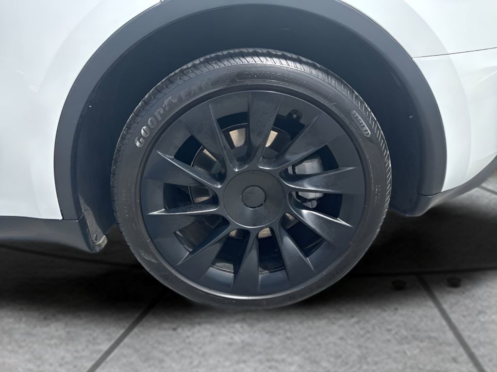 Used 2024 Tesla Model Y Long Range AWD/4WD image 36