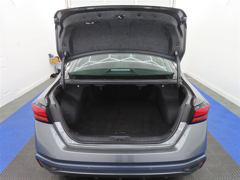 Used 2025 Nissan Altima 2.5 SV FWD image 8